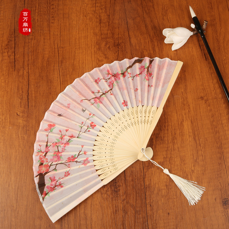 卸売りの扇風機の女性の中国風の時代劇の漢服の舞踊の扇風機の夏は日本式と扇風機の小さい絹布の扇子を身につけます。|undefined