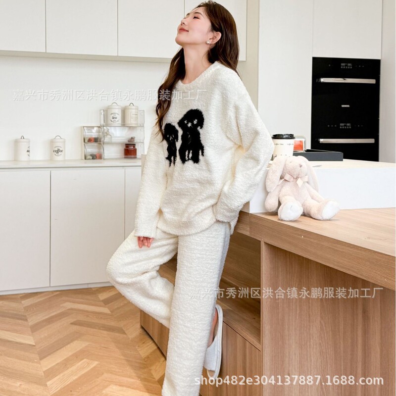 女性用の秋と冬の厚みのあるハーフベルベットホーム服、新しい高級パジャマセット、屋外で着用できるキュートで甘いスタイルのパジャマ|undefined