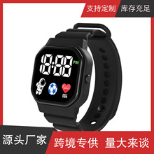 厂家新款 学生儿童休闲LED电子手表 C3-12太空人款方形电子手表