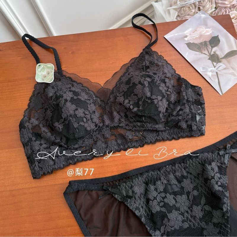 含蓄且炽热;法式复古刺绣蕾丝三角杯内衣女交叉美背显胸小文胸罩|undefined