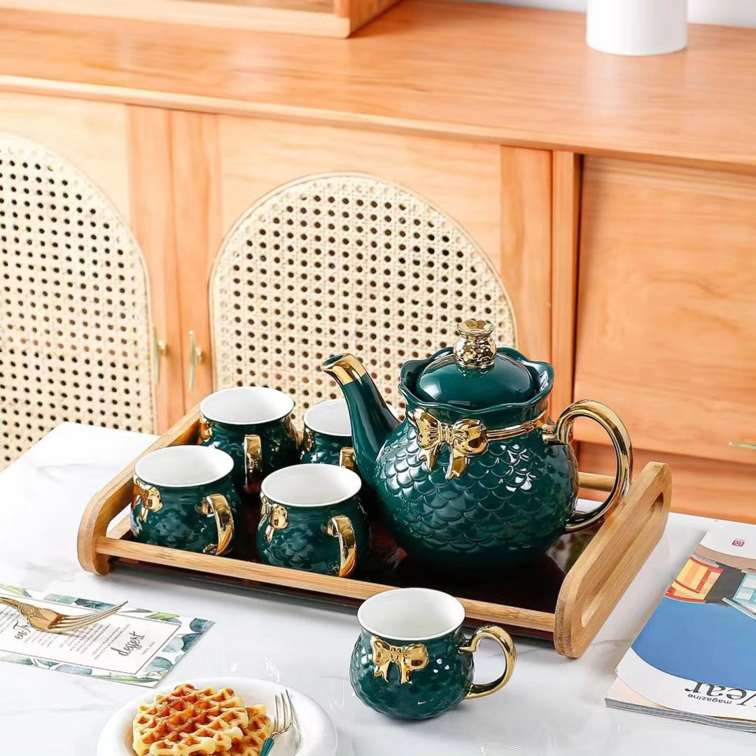 Estilo nórdico cerámica botella de agua fría traje chapado en oro arco perfumado té juego de agua simple regalo hogar taza con bandeja