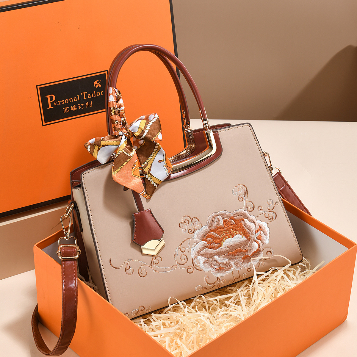 2026 nuevo estilo nacional bolsos de moda bolsos de mujer bolsos bordados chinos bolsos de mano atmósfera de mediana edad bolsos regalos de suegra