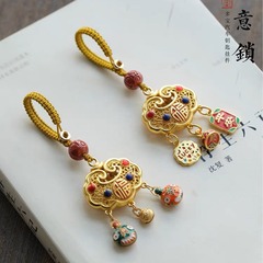 Gold colored car keychain rearview mirror ornament for men and women