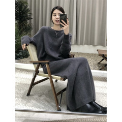 韓国風のファッショナブルなレイジースタイルのグレーのセータースーツ女性のための秋と冬の新しい気質スリムスカートニットツーピースセット