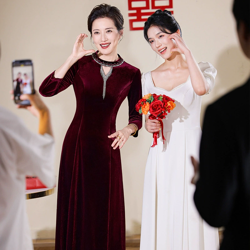 Свадебное банкетное платье для свекрови, подходящее для повседневной носки, новое элитное элегантное бархатное длинное платье в китайском стиле длиной 120 см.