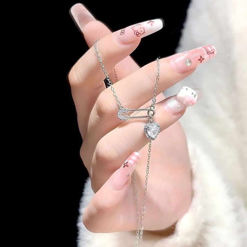 Super Flash White Diamond Heart Paper Clip Necklace 2025 New Niche Design Exquisite High-End Accessible Luxury Clavicle Chain Super Flash White Diamond Heart Paper Clip Necklace 2025 New Niche Design Exquisite High-End Accessible Luxury Clavicle Chain