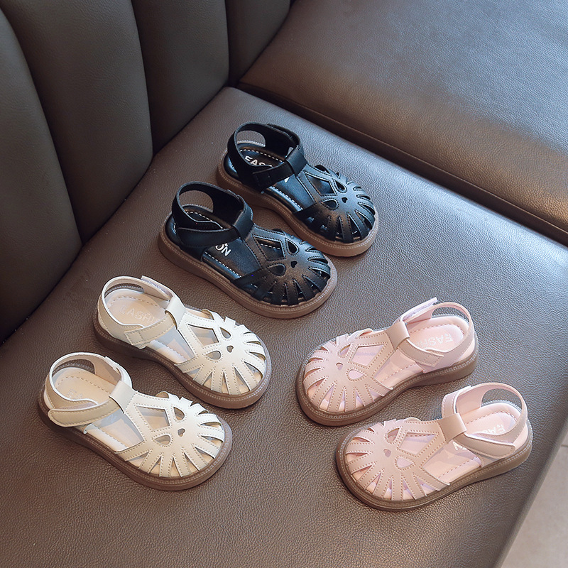 Kids' children's headband sandals 2023 new anti-slip retro princess shoes soft-soled medium and large size baby beach shoes