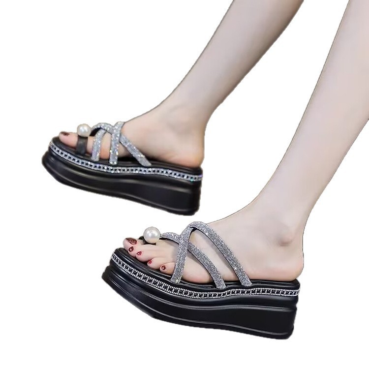 Zapatillas de diamante de perlas francesas para mujeres de verano 2026 nuevas pendientes gruesas y playa romana