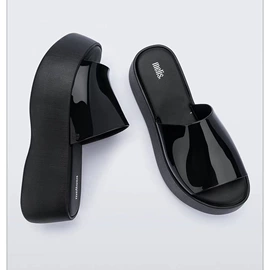 平底拖鞋;塑料拖鞋;平底凉鞋