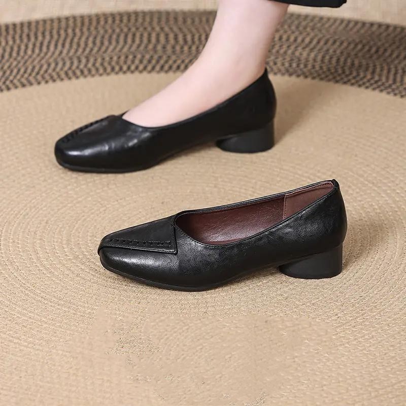 Cabeza cuadrada cómoda zapatos de talón bajo superficial 2026 nuevos zapatos de mujer primavera y verano de cuero suave zapatos de madre retro