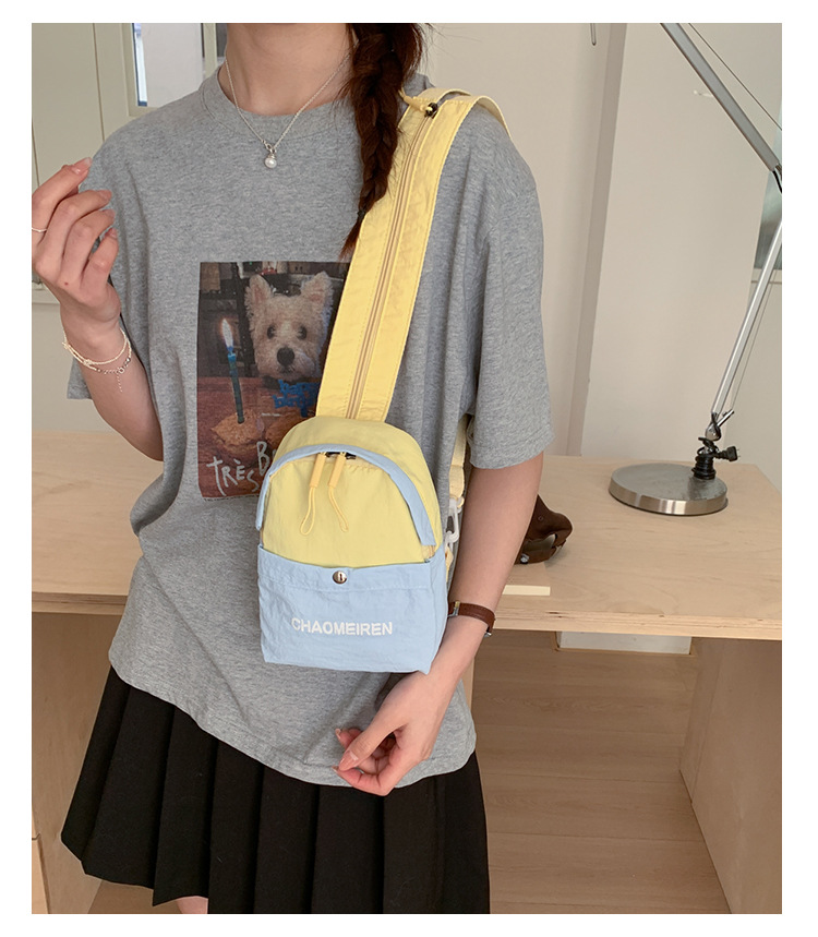 Mała torba w blokach kolorów, stylowy plecak z płótna, niszowy design, mini plecak_voghion.com