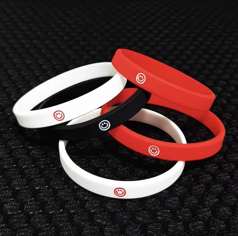 Amazon Trendy Brand Smiley Face Silicone Bracelet, Unisex, Anti-Anxiety and Stress-Relieving Rubber Bracelet, Wear-Resistant and Durable Amazon Trendy Brand Smiley Face Silicone Bracelet, Unisex, Anti-Anxiety and Stress-Relieving Rubber Bracelet, Wear-Resistant and Durable