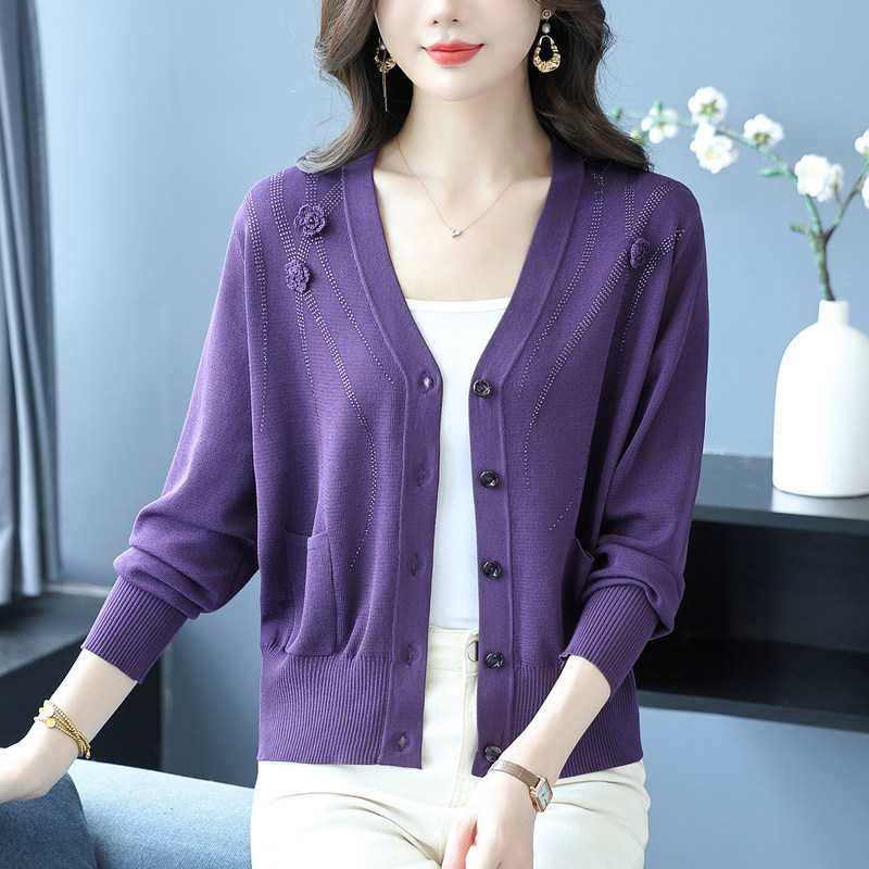 Purple V-neck knitted cardigan, suitable for spring and autumn, a stylish outerwear piece for middle-aged and elderly women, available in plus sizes, and designed to create a slimming effect