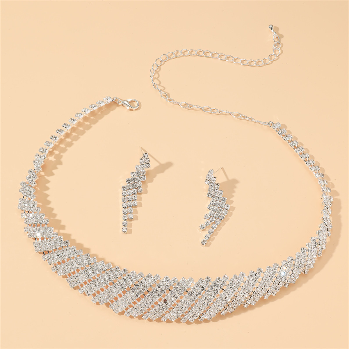 Collana con catena a clavicola e orecchini esagerati con strass, serie di catene alla moda, set da cena per donne_voghion.com