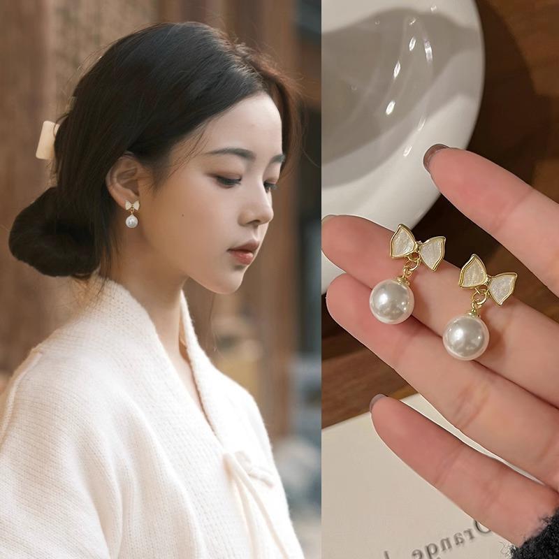 S925銀針韓国版耳飾りシンプルな大衆気質個性的な新型ピアス女性高級感真珠イヤリング卸売り