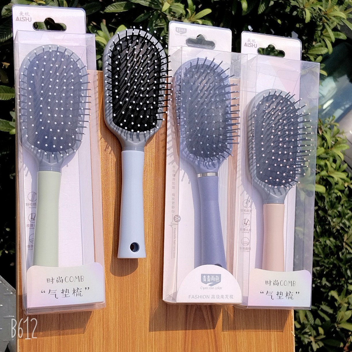 Bonito peine de peinado color macarrón con cojín de aire para masaje, adecuado para uso doméstico y dormitorios estudiantiles, cepillo de pelo de plástico suave con cojín de aire.