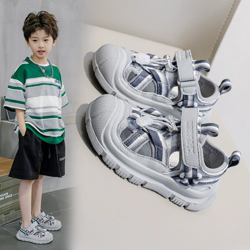 Сандалии для мальчиков, летние новые детские пляжные туфли на липучке с закрытым носком, дышащие спортивные сандалии с полыми корзинами для девочек