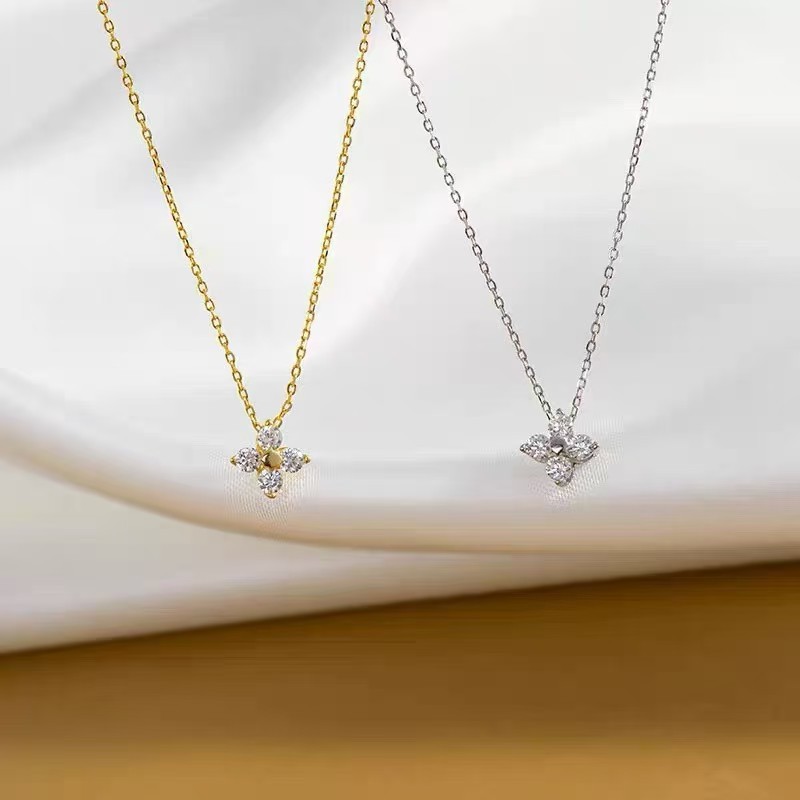 Light Luxury Simple Lucky Four-Leaf Clover Necklace Women's Fashion Versatile High-End Super Flash Zircon Exquisite Clavicle Chain Wholesale