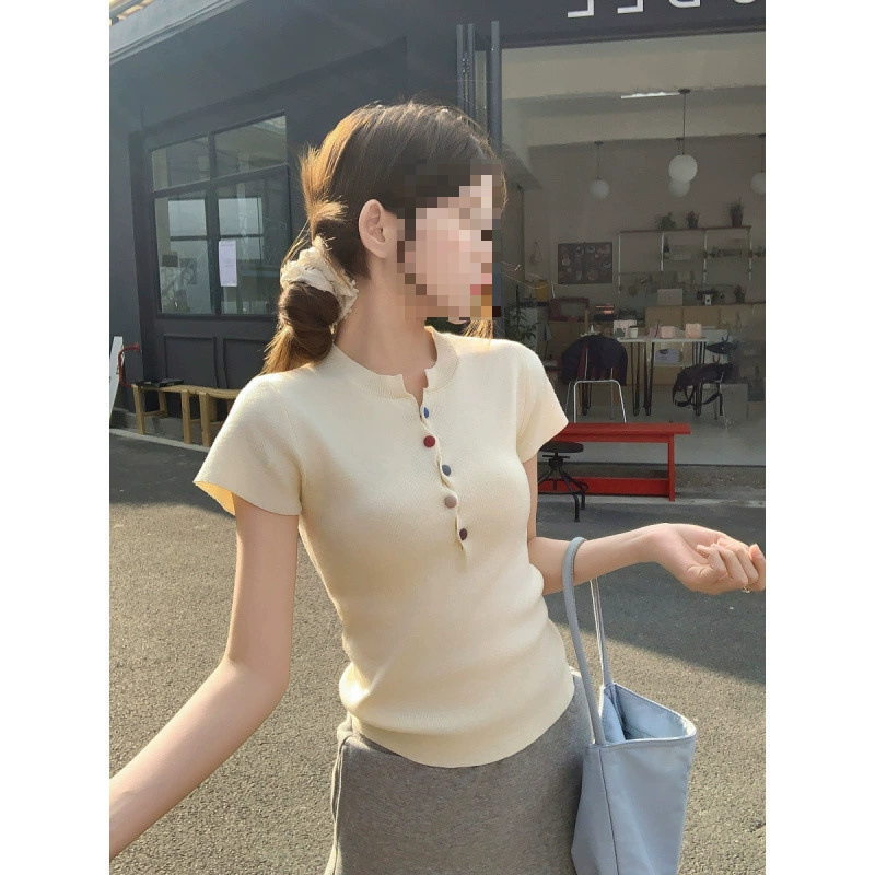 YS8 красочная футболка с v-образным вырезом и короткими рукавами, трикотаж для женщин, лето 2025, новый короткий сексуальный стиль, стройнящий вид