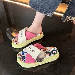 松餅の厚い底の一字はカジュアルで糞感の冷たいスリッパを踏んでいます。