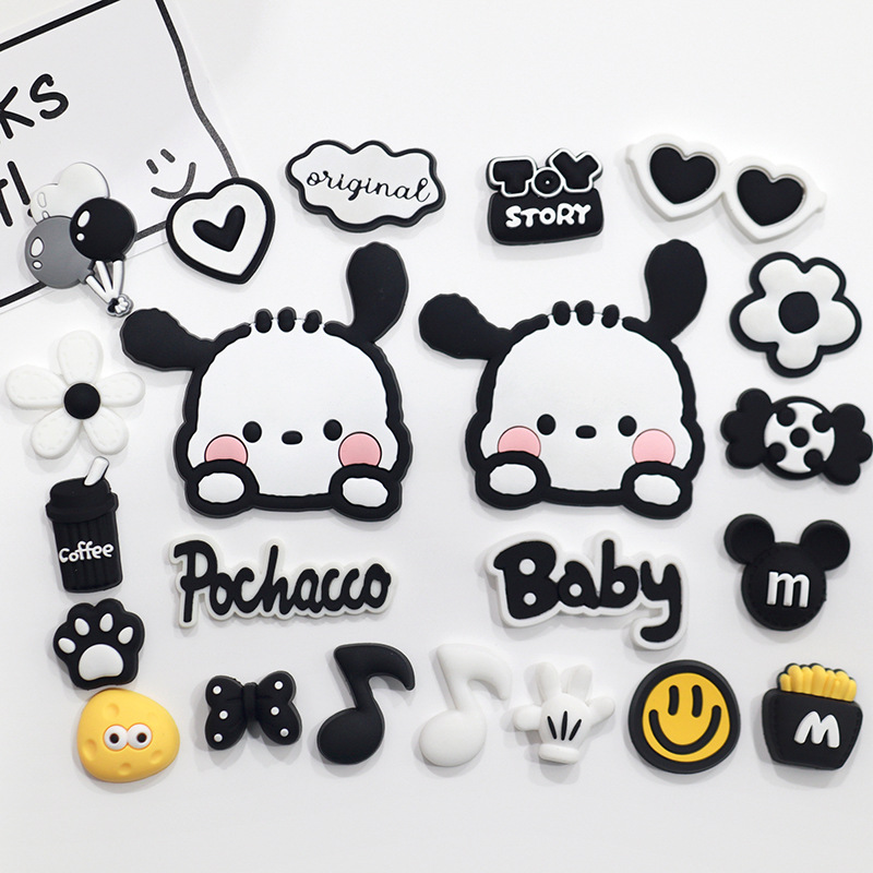 趴趴帕恰狗PVC软胶卡通手机壳IPAD套水杯DIY洞洞拖鞋扣配件立体贴