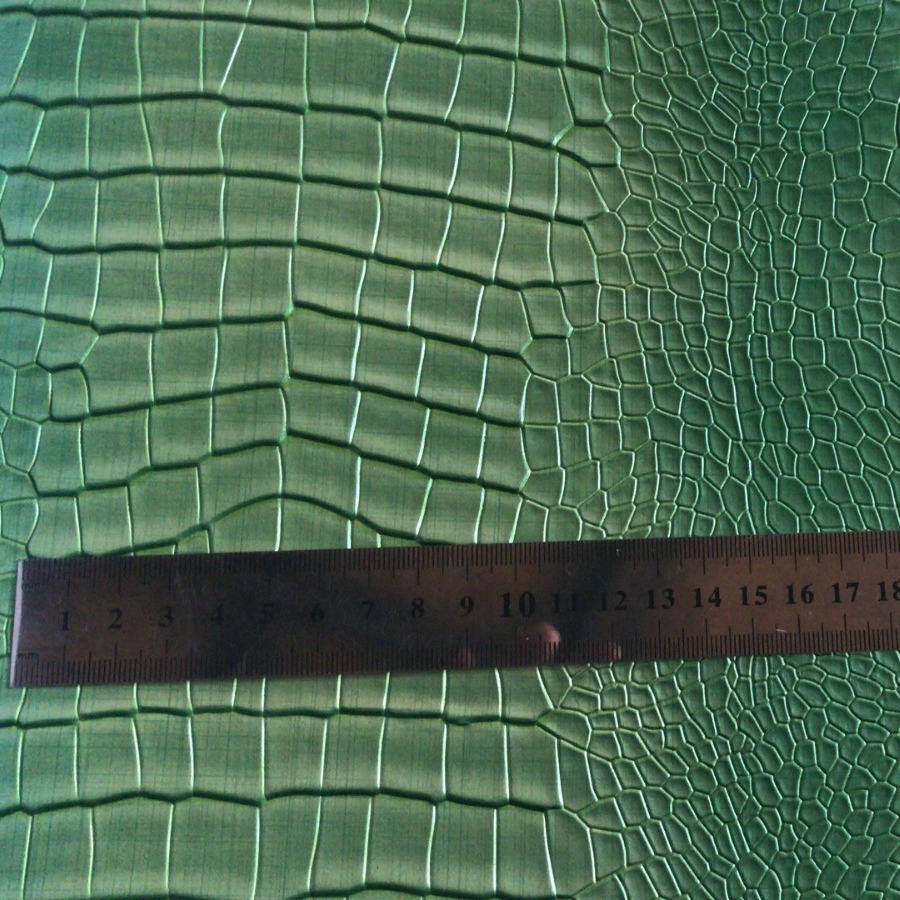 鳄鱼纹压花珠光1.0mm布底皮革真空吸花箱包手袋玩具运动腰带鞋材