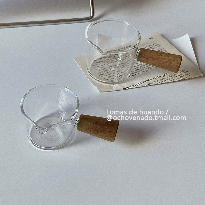 Стеклянная маленькая чашка для молока INS с деревянной ручкой Чашка для кофе и молока Мини-соковыжималка в западном стиле Мини-молочный горшок Экстрагированный молочный горшок