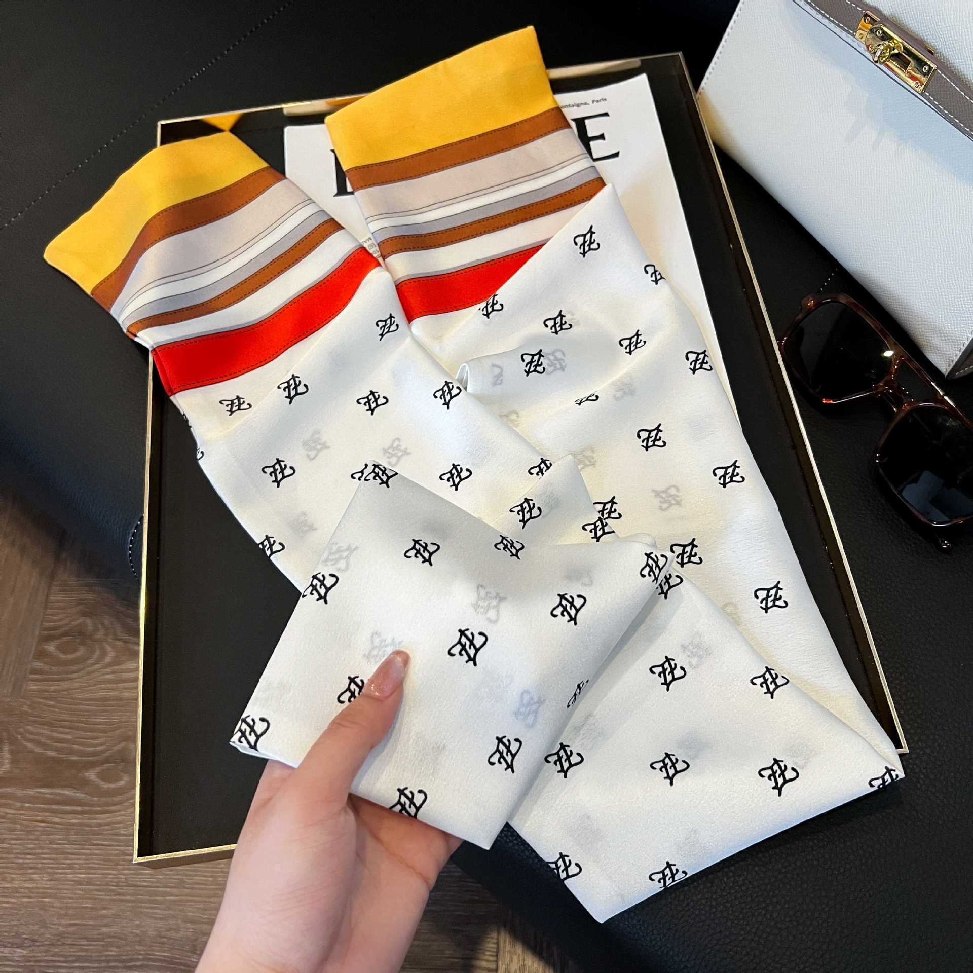 Nueva bufanda de seda pequeña banda larga estrecha para el cabello mujer estilo primavera y otoño moda madre bufanda estilo verano estilo fino serpentina bufanda al por mayor