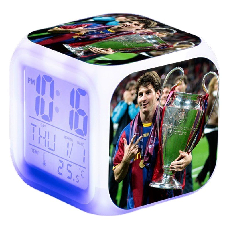 Поставка Кубка мира звезда футбола Лео Месси будильник светодиодный цифровой Красочный Изменение цвета квадратный будильник