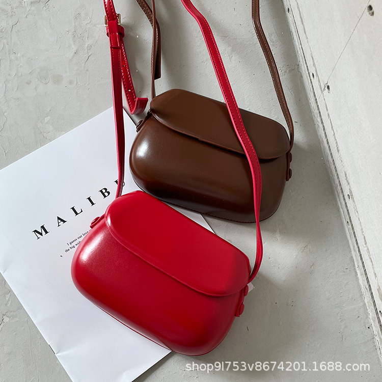 Saddle Bag Super Trendy Small Bag for Women with Unique Design, 2026 New Spring/Summer Shoulder Crossbody Bag, High-End Red Fashion