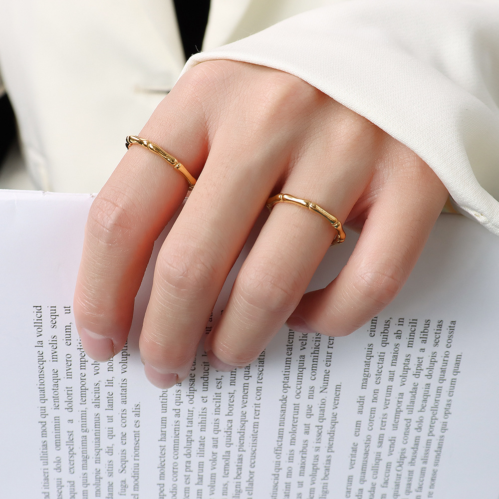 Estilo coreano ins simple todo fósforo anillo de bambú anillo femenino joyería de gran altura material de acero de titanio 18K joyería chapada en oro