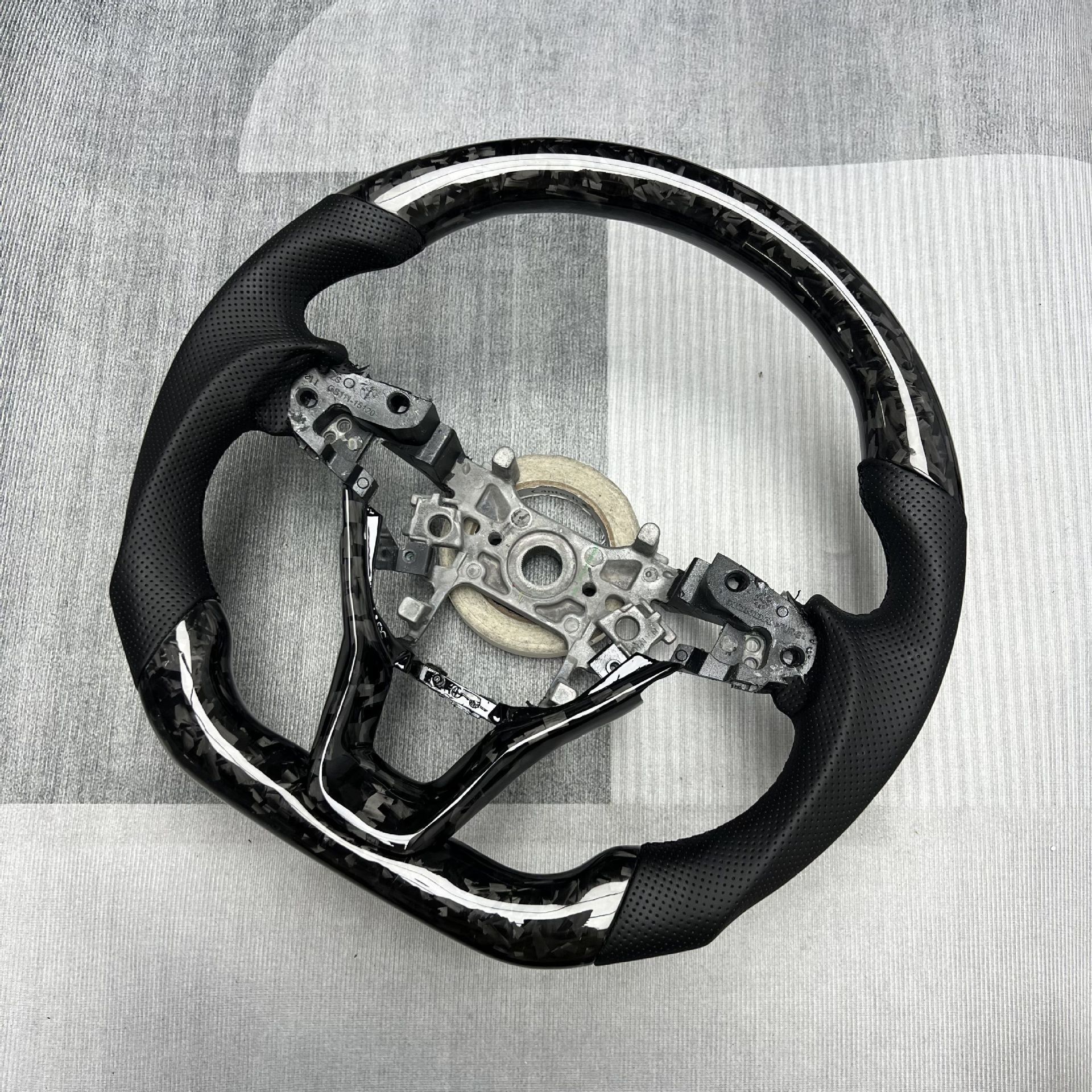 Manufacturer's Hot-Selling Custom Car Steering Wheel Suitable for Honda 10Th Generation Accord Carbon Fiber Steering Wheel Modification and Processing