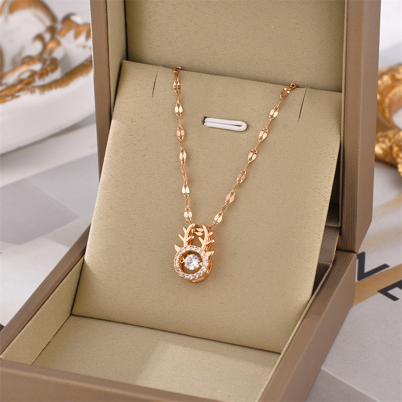 Collar de acero de titanio para mujeres simple y versátil estilo ligero de lujo nicho diseño de alta calidad no decoloración joyería de cadena de clavícula al por mayor