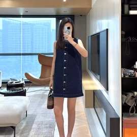港风复古设计感单排扣牛仔背心连衣裙女时尚气质无袖修身显瘦短裙
