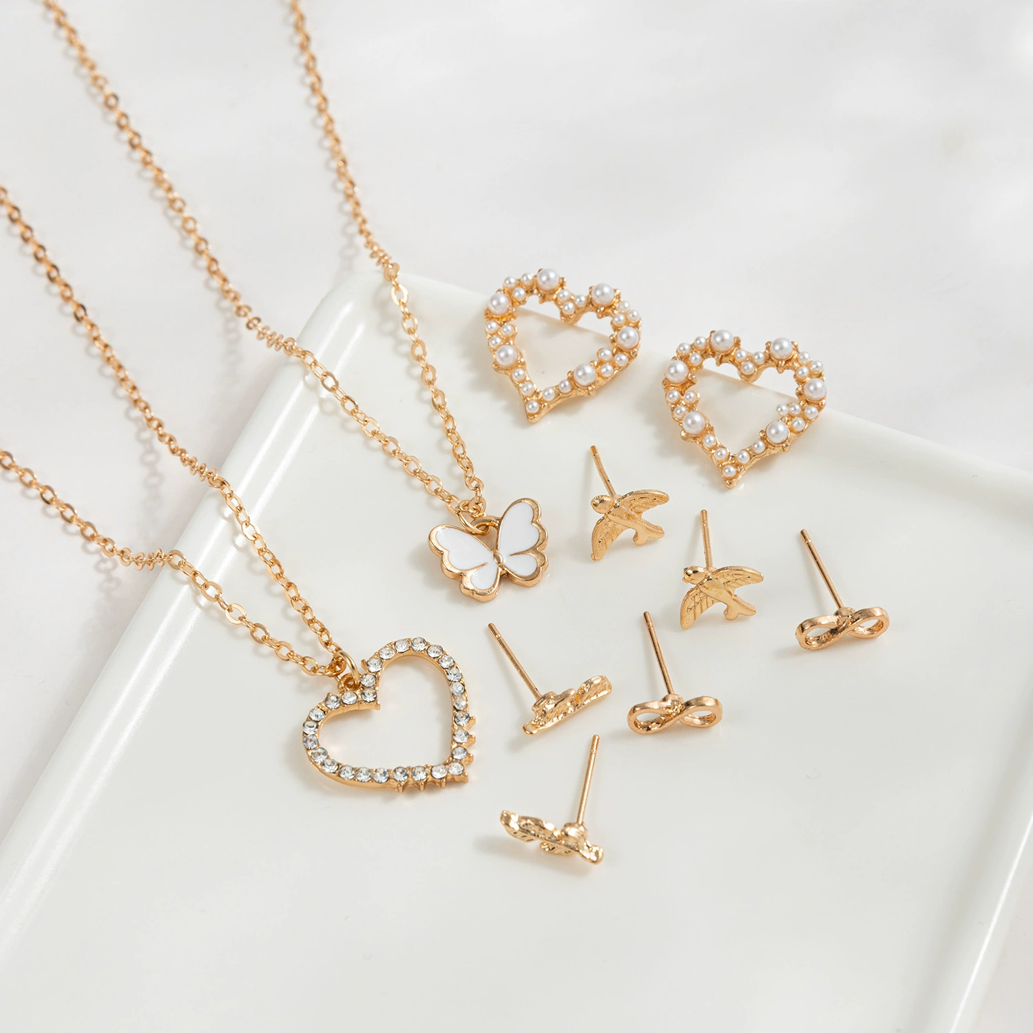 Новая модель металлическая бриллиантовая любовь бабочка ожерелье дикая красная сетка ключицы высокого уровня чувство ювелирный набор