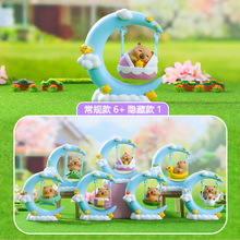趣味豚豚仔云霄秋千盲盒可爱卡皮巴拉摆件装饰儿童小礼物厂家直销
