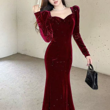 女装大码法式高级感赫本风丝绒鱼尾裙子秋冬款胖mm显瘦内搭连衣裙