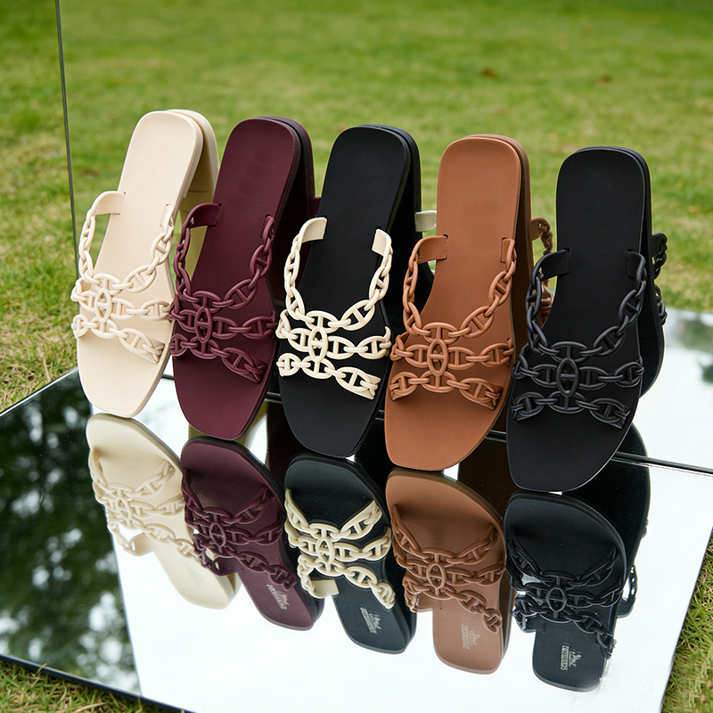 2026 Women's Shoes Chain Pvc Thong Sandals Internet Celebrity Pig Nose Beach Chain Three-Strap Sandals Slippers