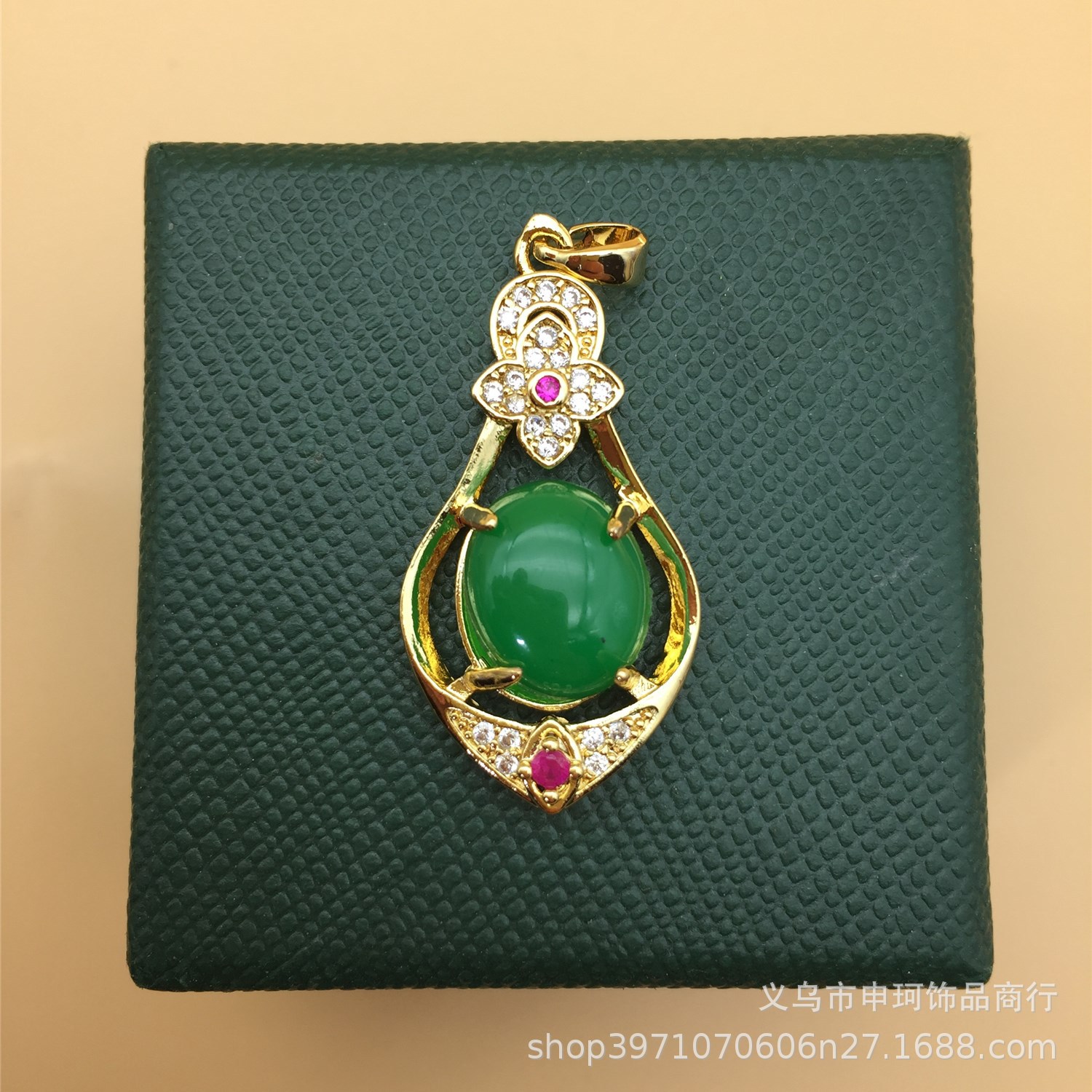 fashionable pendant jade emerald