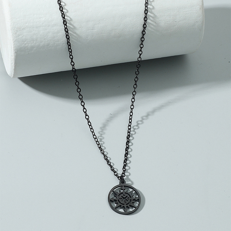 Simple En Acier Inoxydable Boussole En Acier Titane Rond Marque Collier En Gros Nihaojewelry display picture 1