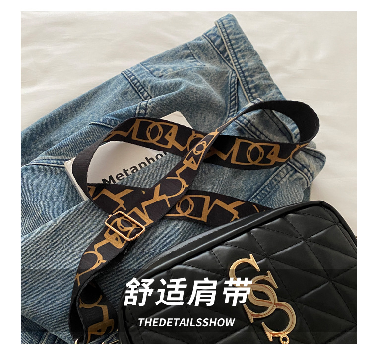 A simple and fashionable single-shoulder women's bag with diamond-shaped embroidery thread in 2024, a fresh and stylish crossbody bag with a trendy and fashionable small square style Item Picture