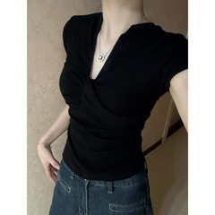 フランス式の大衆の独特なvネックの半袖のtシャツの女性の夏の新型のデザイン感の修身のギャルは腰の短い金の上で服を収めます。