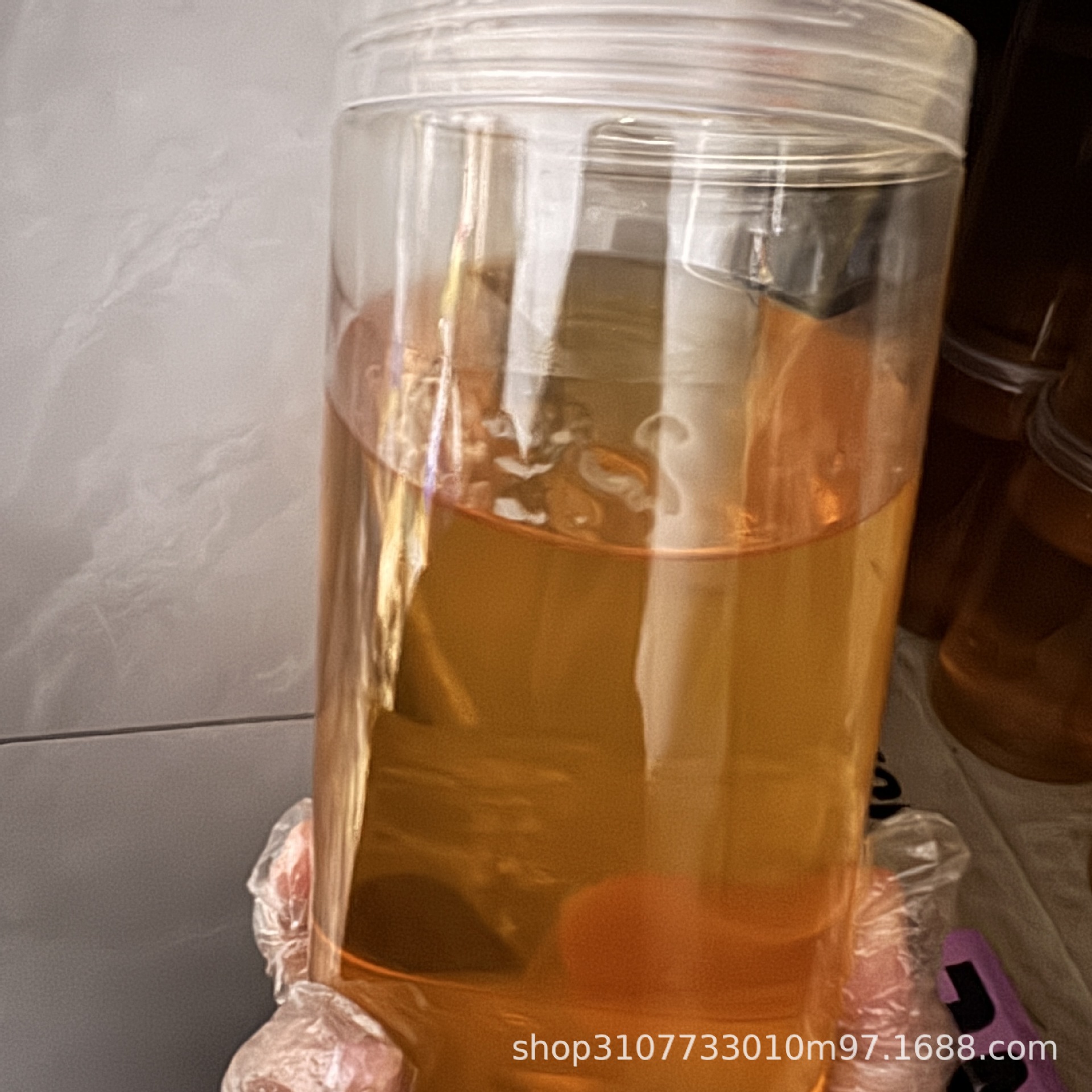 1万分子量丁苯橡胶 液态 ‌可用于沥青改性‌、‌粘合剂与涂层等