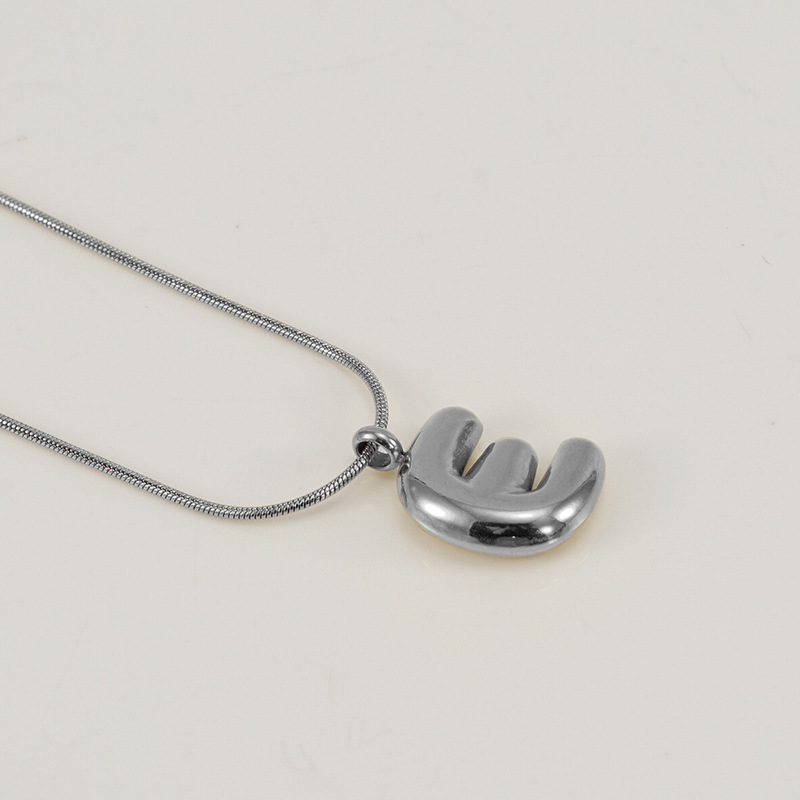 Burbujas transfronterizas 26 letras inglesas colgante brillante collar nicho universal oro acero titanio joyería collar