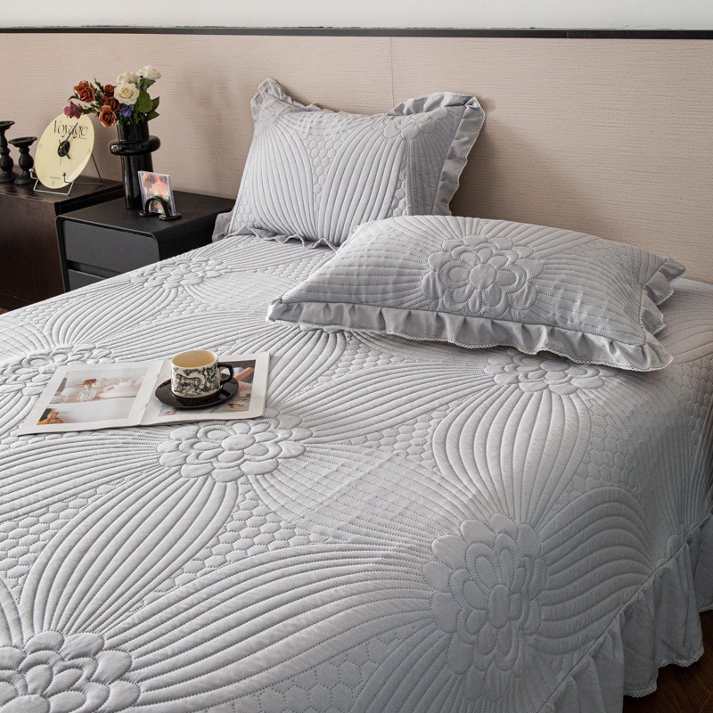 Tapa de cama de encaje de hoja de loto de color sólido de tres piezas, sábanas acolchadas acolchadas gruesas y aptas para la piel, las ventas directas de fábrica se pueden enviar en nombre de una pieza