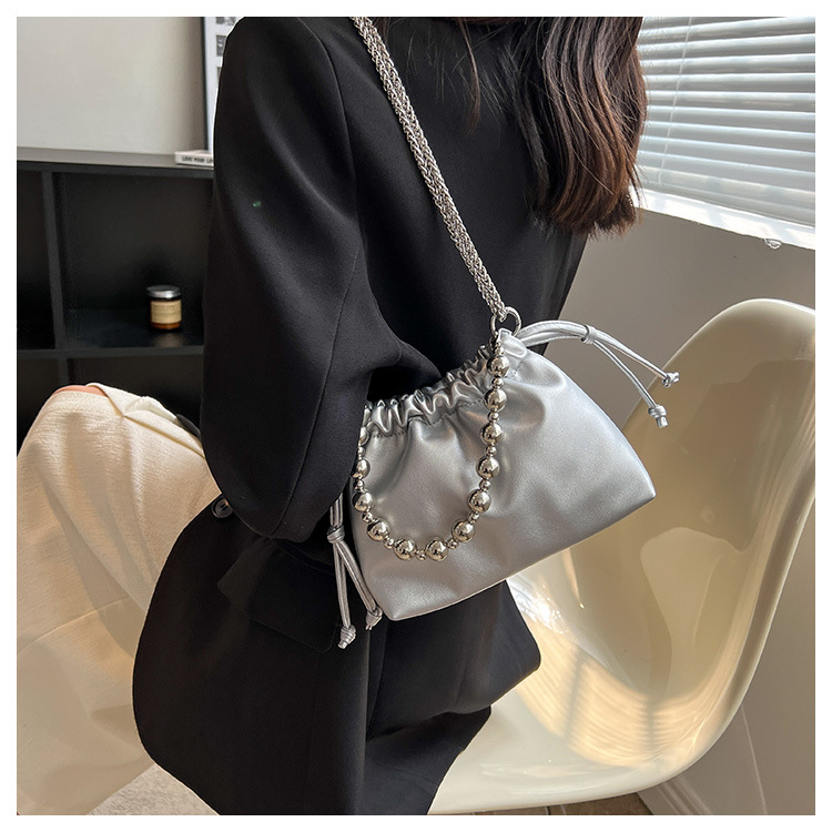 Women's Small Pu Leather Solid Color Elegant Magnetic Buckle Bucket Bag display picture 10