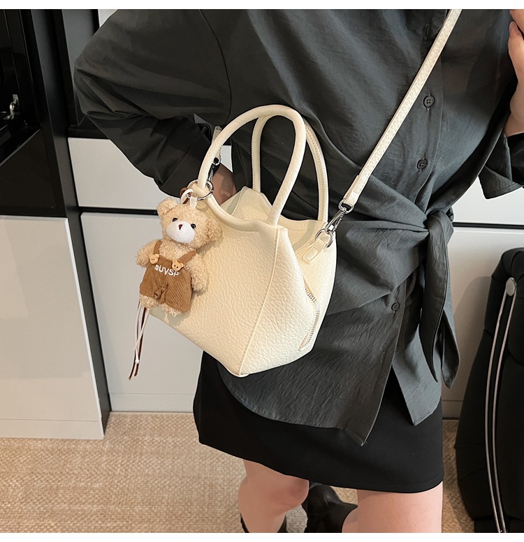 This is a unique, stylish and casual women's bucket bag for the summer of 2025. It's a Korean style single-shoulder crossbody women's bag with a sense of fashion undefined