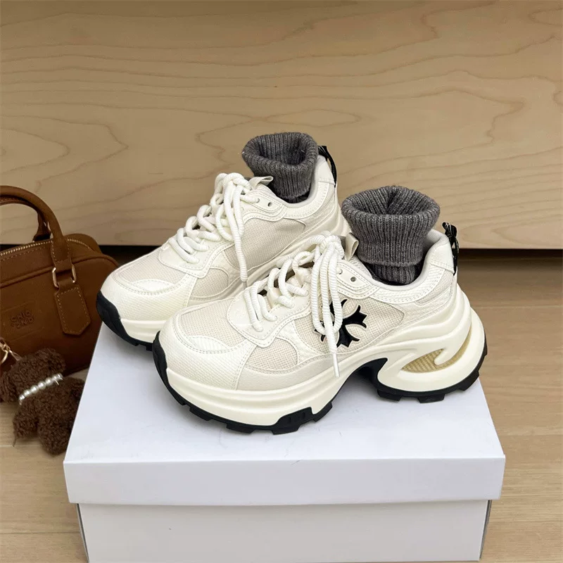 Кросс-флора толстая подошва, высота роботы, dad shoes для женщин, 2025 весна, новый универсальный повседневный мягкая кожаная сетка дышащие спортивные туфли
