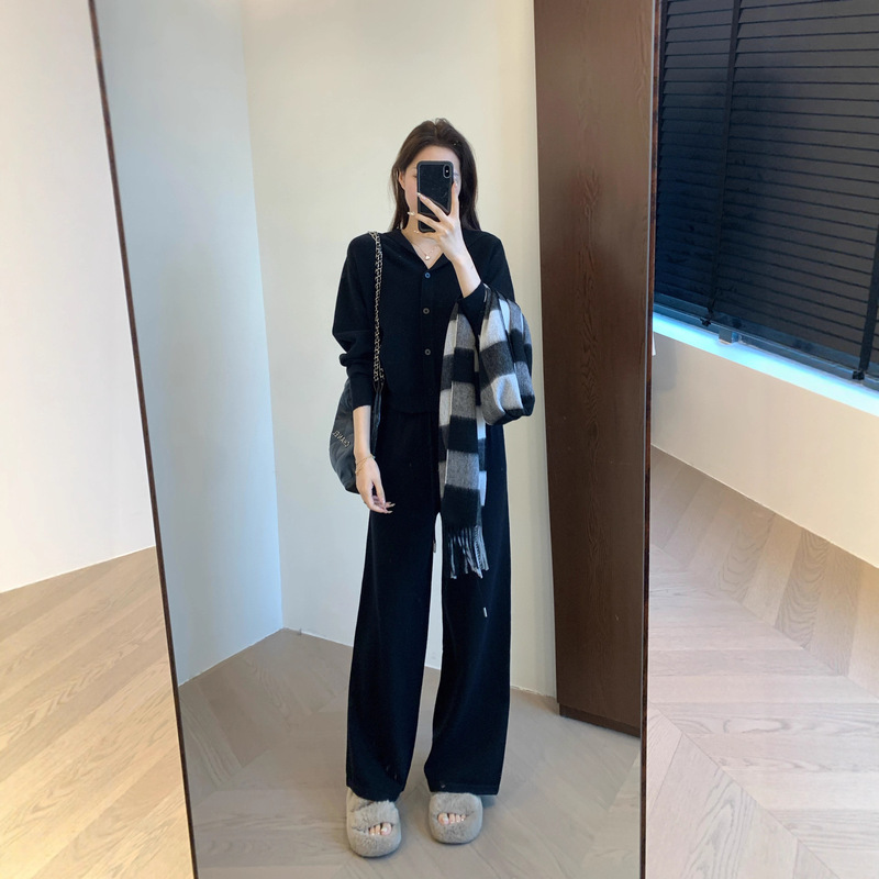 朵妮DN 立体剪裁 羊毛混纺柔软轻盈宽松落肩针织连帽衫阔腿裤套装|undefined
