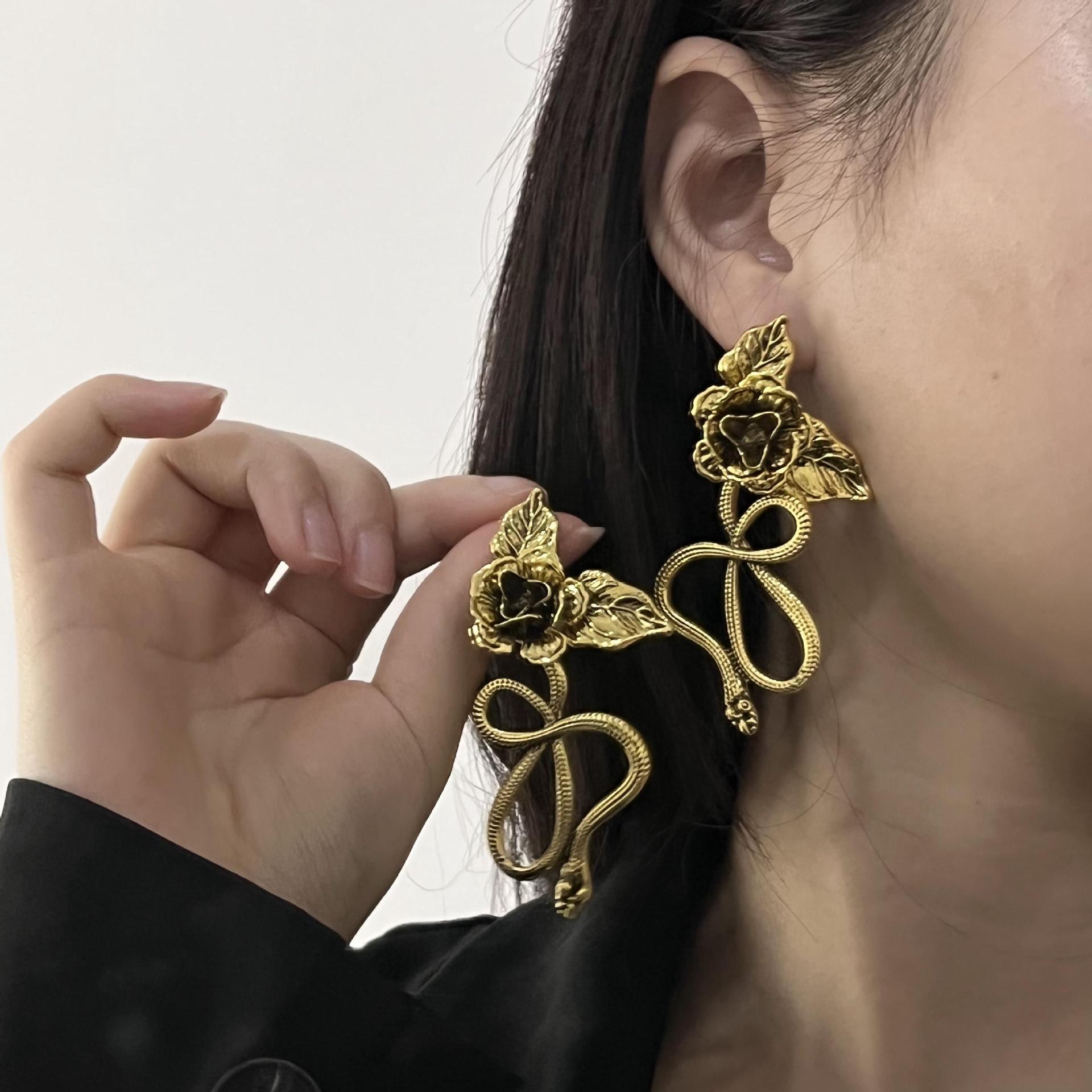 Fashion Gold Alloy Rose Snake Stud Earrings
